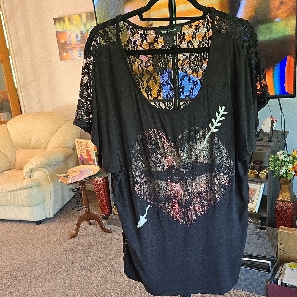 Ashley Stewart Heart Black Lace with Short Sleeves  ♥️    PRE LOVED
